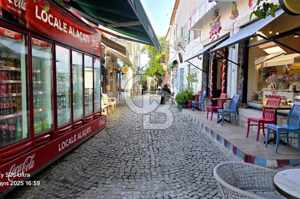 C.B ARMONİ'DEN ÇEŞME ALAÇATI MERKEZ ÇARŞIDA 2+1 TAŞ EV VE DÜKKAN