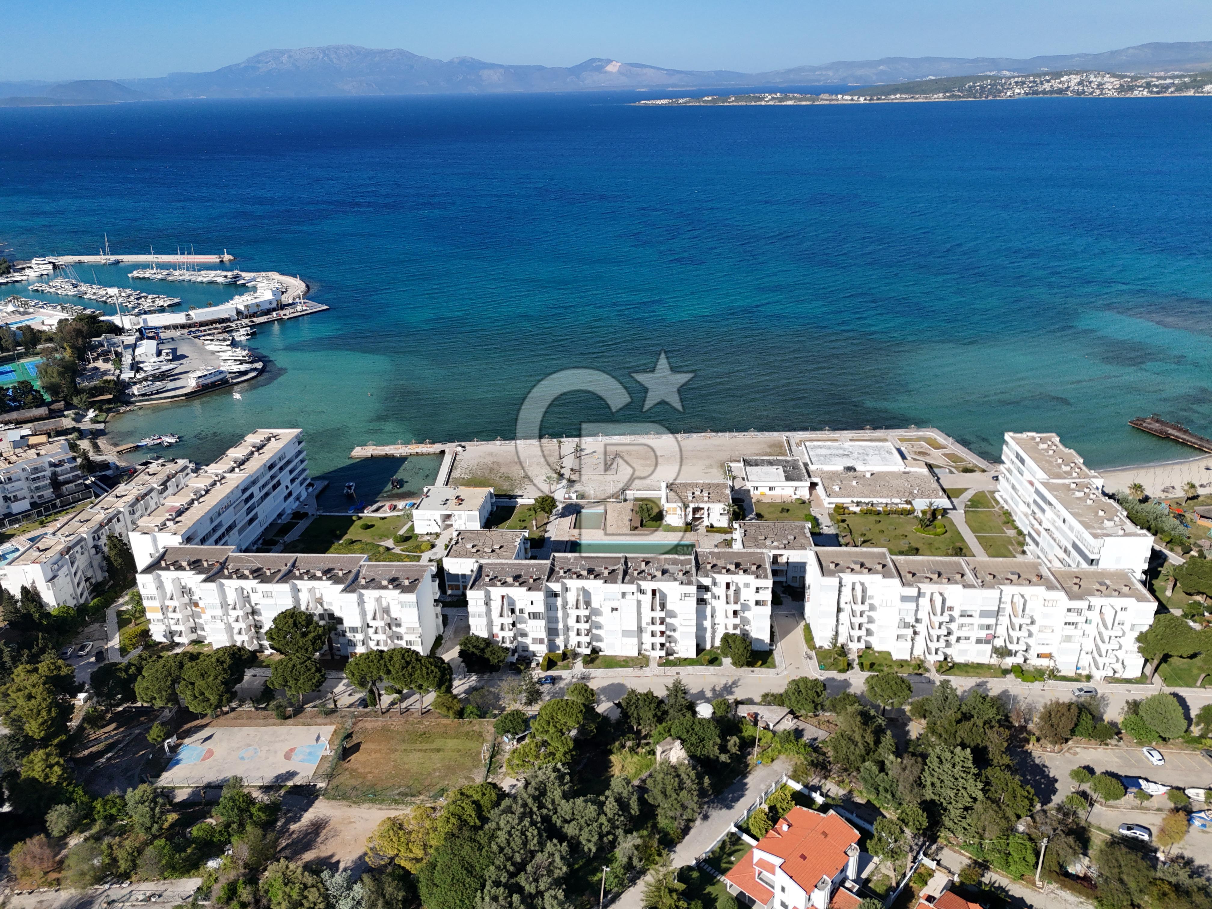 TEOK'tan Altıyunus Ege Çeşme Sitesinde Satılık Havuz Cephe 4+1