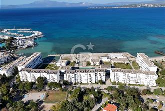 TEOK'tan Altıyunus Ege Çeşme Sitesinde Satılık Havuz Cephe 4+1