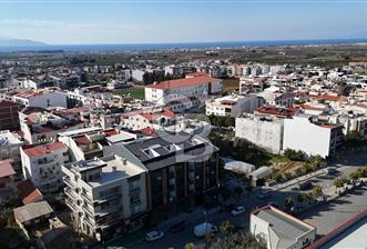 KUŞADASI DAVUTLAR MERKEZ , CADDE ÜZERİ 2+1 SATILIK DAİRE 