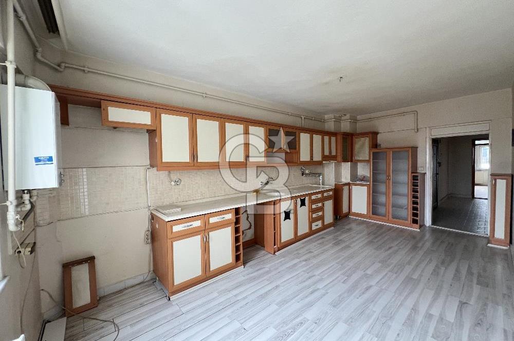 İSTİKLAL CADDESİ ÜZERİNDE 170 M² 3+1 KİRALIK DAİRE