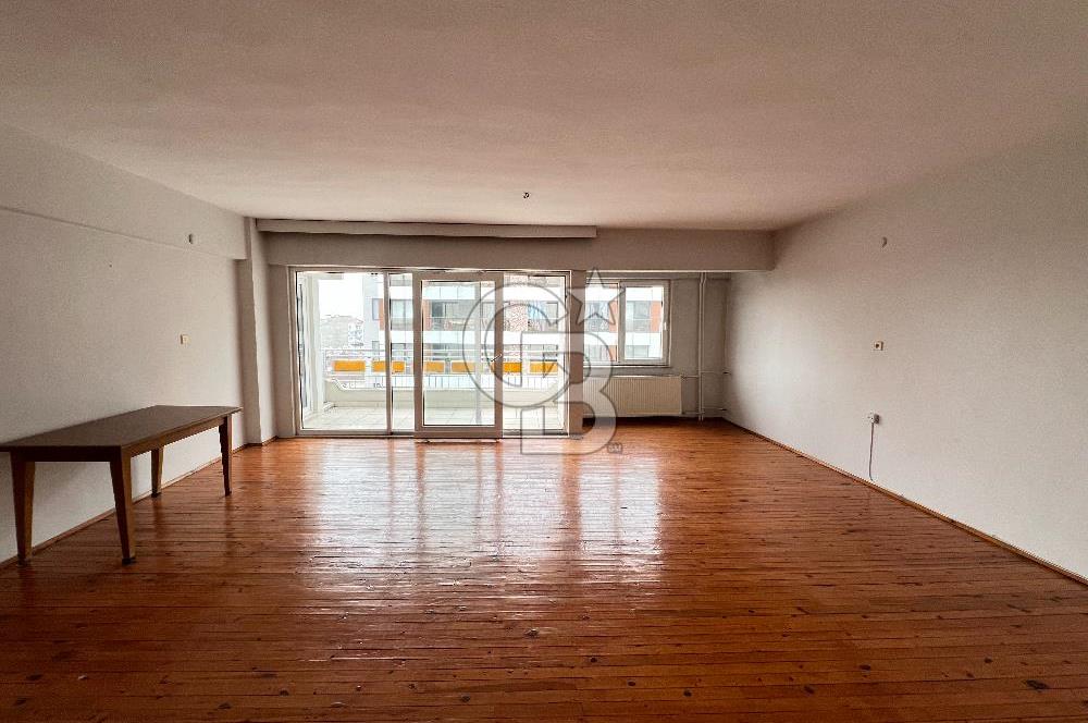 İSTİKLAL CADDESİ ÜZERİNDE 170 M² 3+1 KİRALIK DAİRE