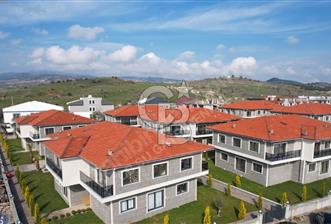 ÇANDARLI MERKEZDE 1+1 SATILIK DAİRE