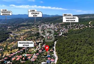 Yakaköy Profesörler Sitesinde 1930m2 İçerisinde Müstakil Ev