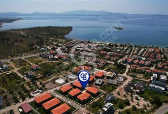 ÇANDARLI MERKEZDE HAVUZLU SİTEDE 1+1 SATILIK DAİRE