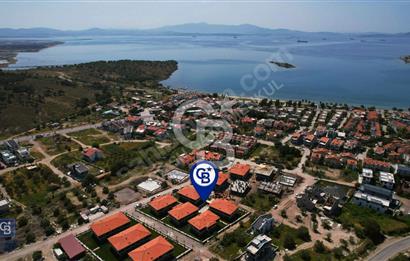 ÇANDARLI MERKEZDE HAVUZLU SİTEDE 1+1 SATILIK DAİRE