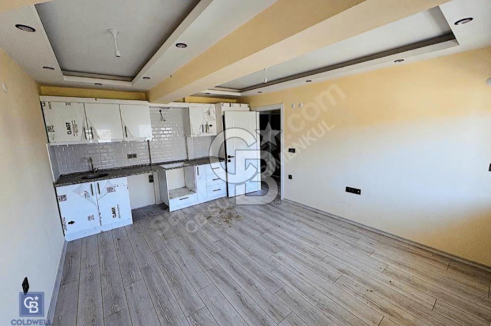 ÇANDARLI MERKEZDE HAVUZLU SİTEDE 1+1 SATILIK DAİRE