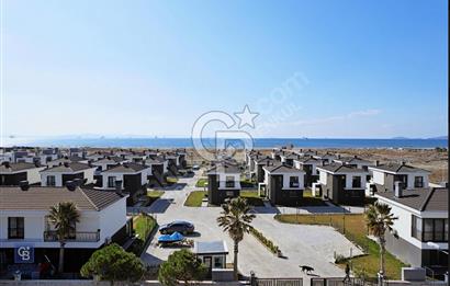 ÇANDARLI TATİL KÖYÜ İÇERİSİNDE 3+1 SATILIK VİLLA