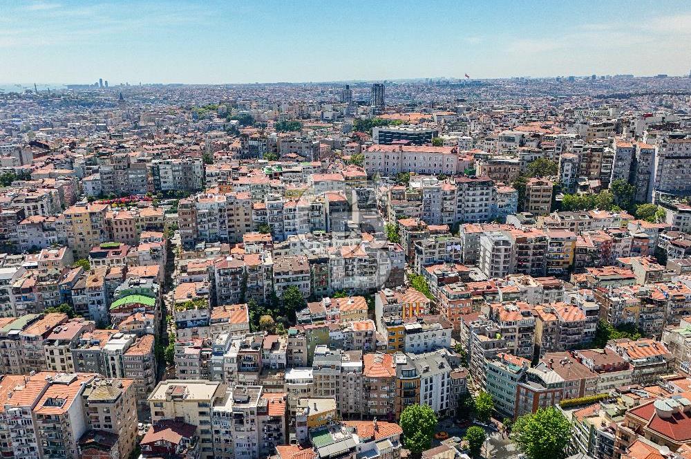 Cihangirin Kalbinde Müstakil Bahçeli Lüks Daire