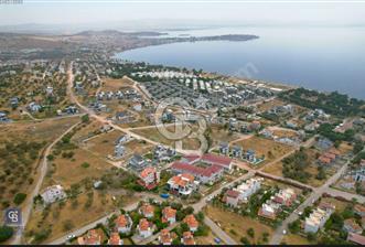 ÇANDARLI TUNÇCAN SİTESİNDE DENİZ MANZARALI 1+1 GENİŞ DAİRE