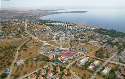 ÇANDARLI TUNÇCAN SİTESİNDE DENİZ MANZARALI 1+1 GENİŞ DAİRE