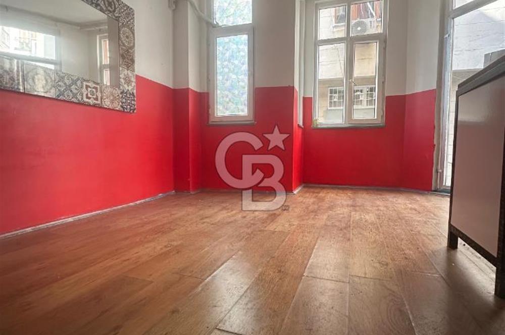 GALATA KULESİNE ADIM MESAFEDE TARİHİ BİNADA KİRALIK OFİS / BÜRO