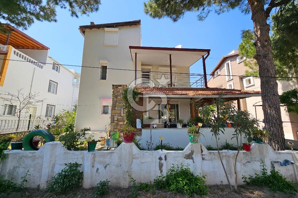 Mordoğan'da Site içi Full Eşyalı 5+1 Kiralık Tripleks