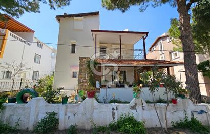 Mordoğan'da Site içi Full Eşyalı 5+1 Kiralık Tripleks