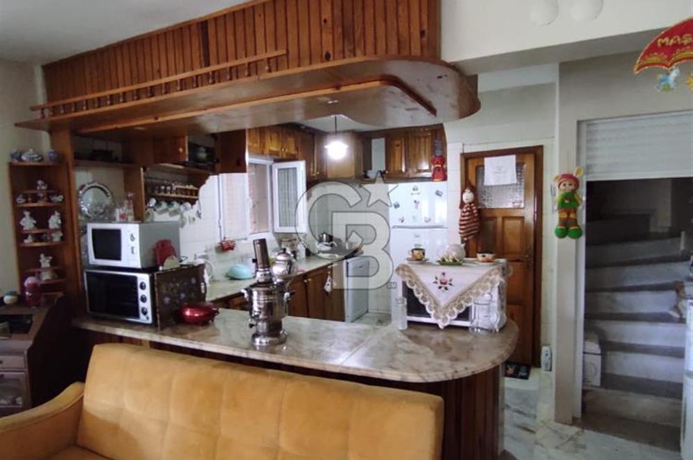 Mordoğan'da Site içi Full Eşyalı 5+1 Kiralık Tripleks