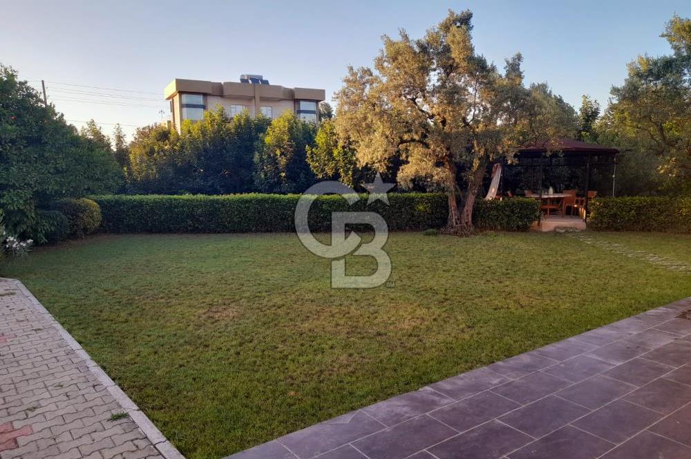 ALTINOVA CUMHURİYET MAH. 5350 M2 ARAZİ VE İÇİNDE SATILIK VİLLA!
