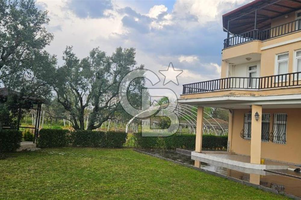ALTINOVA CUMHURİYET MAH. 5350 M2 ARAZİ VE İÇİNDE SATILIK VİLLA!