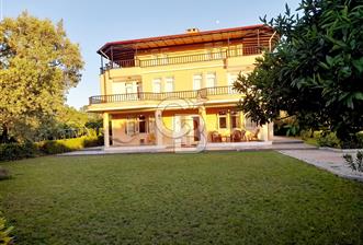 ALTINOVA CUMHURİYET MAH. 5350 M2 ARAZİ VE İÇİNDE SATILIK VİLLA!