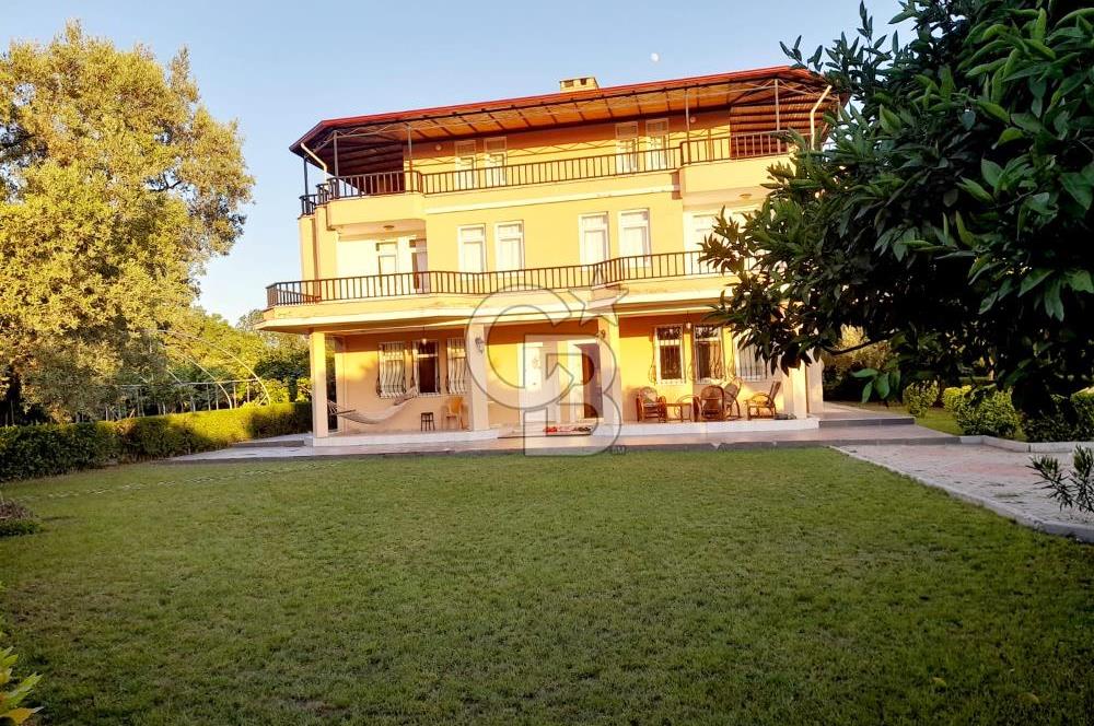 ALTINOVA CUMHURİYET MAH. 5350 M2 ARAZİ VE İÇİNDE SATILIK VİLLA!