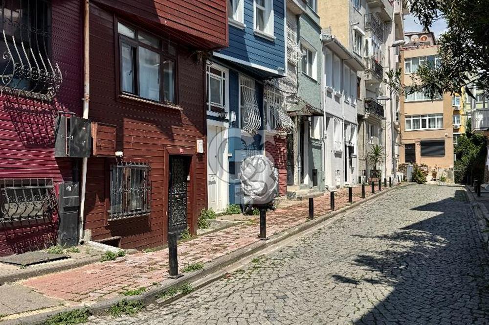 Ortaköyün Kalbinde, Bahçeli ve 3 Katlı Ahşap Ev Eşsiz Yatırım