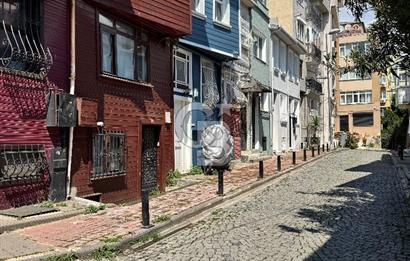 Ortaköyün Kalbinde, Bahçeli ve 3 Katlı Ahşap Ev Eşsiz Yatırım