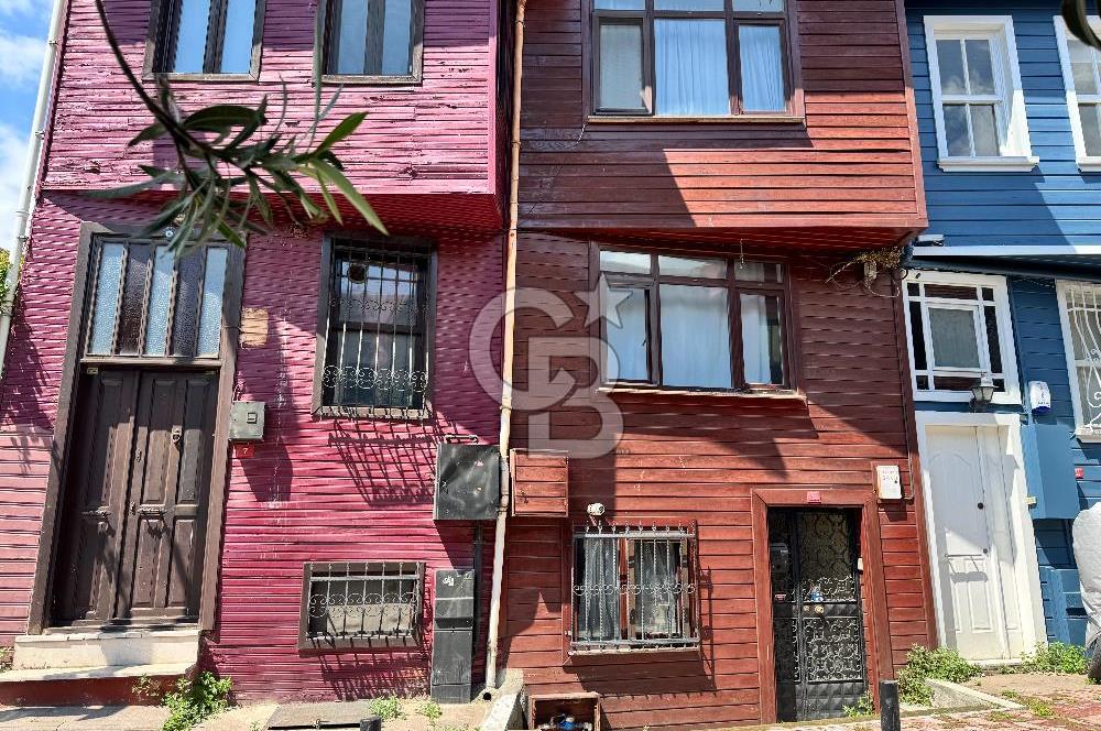 Ortaköyün Kalbinde, Bahçeli ve 3 Katlı Ahşap Ev Eşsiz Yatırım