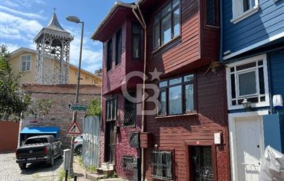 Ortaköyün Kalbinde, Bahçeli ve 3 Katlı Ahşap Ev Eşsiz Yatırım