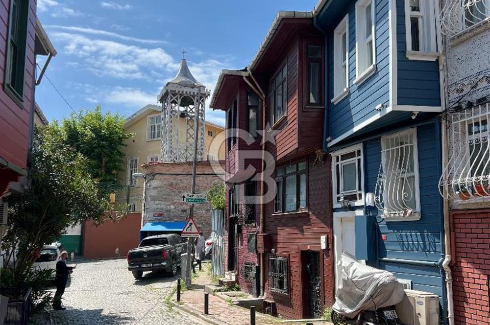 Ortaköyün Kalbinde, Bahçeli ve 3 Katlı Ahşap Ev Eşsiz Yatırım