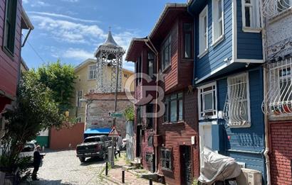 Ortaköyün Kalbinde, Bahçeli ve 3 Katlı Ahşap Ev Eşsiz Yatırım