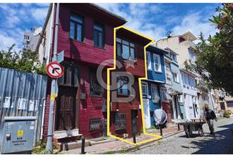 Ortaköyün Kalbinde, Bahçeli ve 3 Katlı Ahşap Ev Eşsiz Yatırım