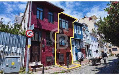 Ortaköyün Kalbinde, Bahçeli ve 3 Katlı Ahşap Ev Eşsiz Yatırım