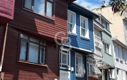 Ortaköyün Kalbinde, Bahçeli ve 3 Katlı Ahşap Ev Eşsiz Yatırım