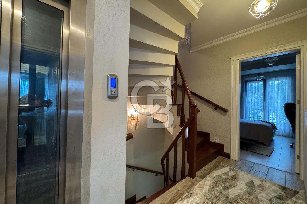 Çamlıcada 6+2 Özel Tasarım Lüks Villa