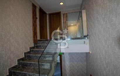 İzmir Menderes'te 4 Katlı Komple Satılık İşyeri