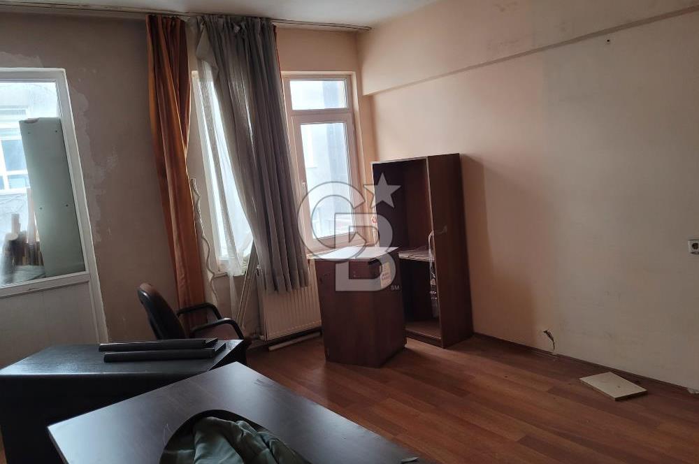 KIZILAY KARANFİL 1 SOKAKTA İŞYERİNE DE UYGUN KİRALIK DAİRE