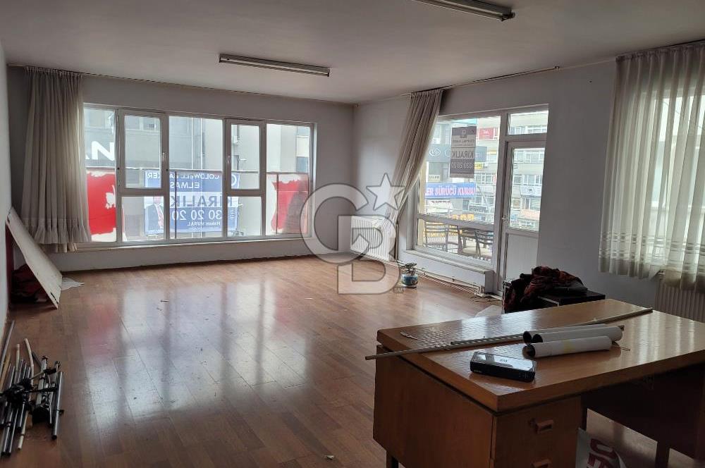 KIZILAY KARANFİL 1 SOKAKTA İŞYERİNE DE UYGUN KİRALIK DAİRE
