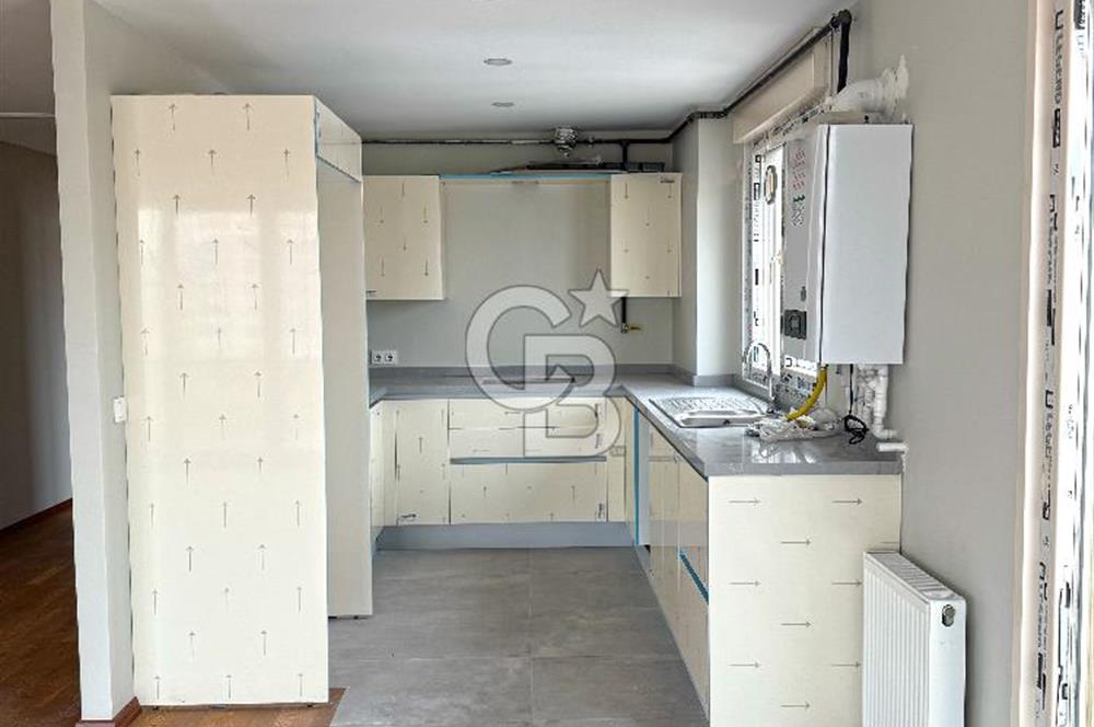 Kalamış Kolej Sokakta Deniz Manzaralı, Teraslı, 4+1 Daire