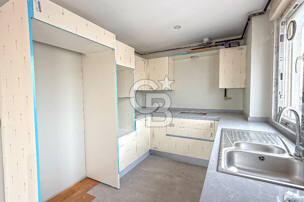 Kalamış Kolej Sokakta Deniz Manzaralı, Teraslı, 4+1 Daire