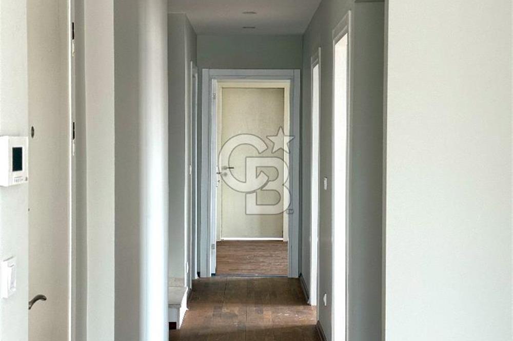 Kalamış Kolej Sokakta Deniz Manzaralı, Teraslı, 4+1 Daire