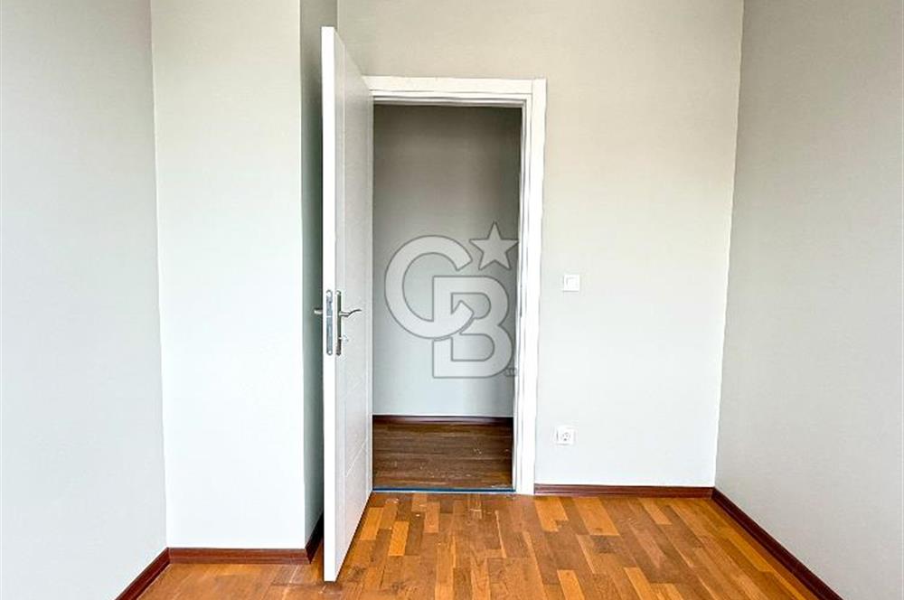 Kalamış Kolej Sokakta Deniz Manzaralı, Teraslı, 4+1 Daire