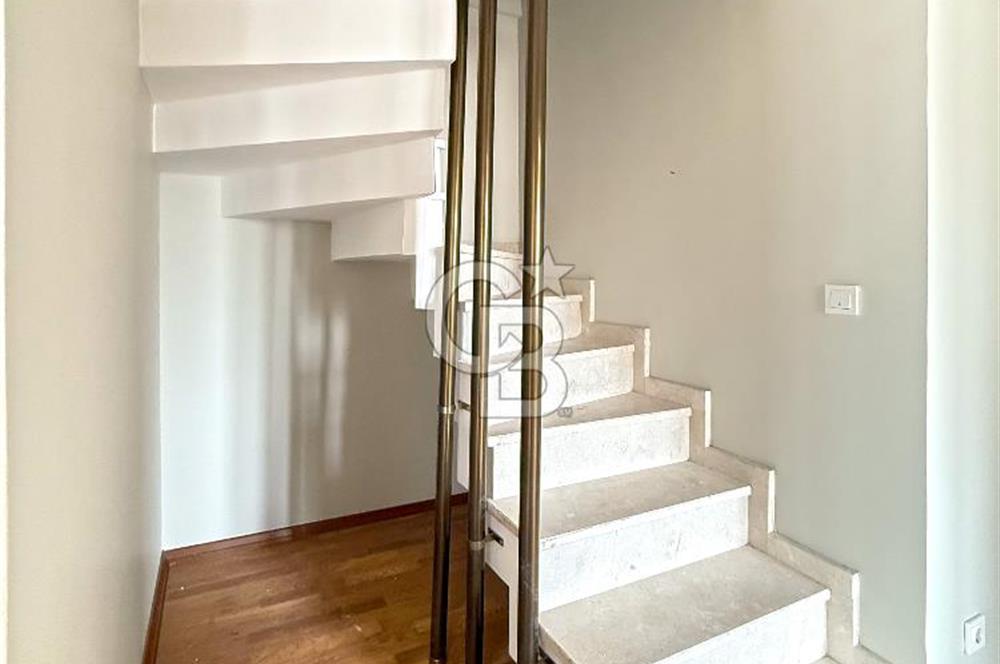 Kalamış Kolej Sokakta Deniz Manzaralı, Teraslı, 4+1 Daire