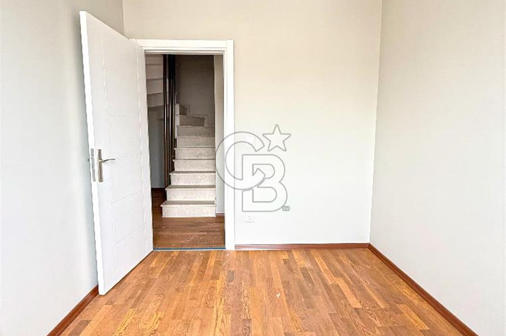 Kalamış Kolej Sokakta Deniz Manzaralı, Teraslı, 4+1 Daire