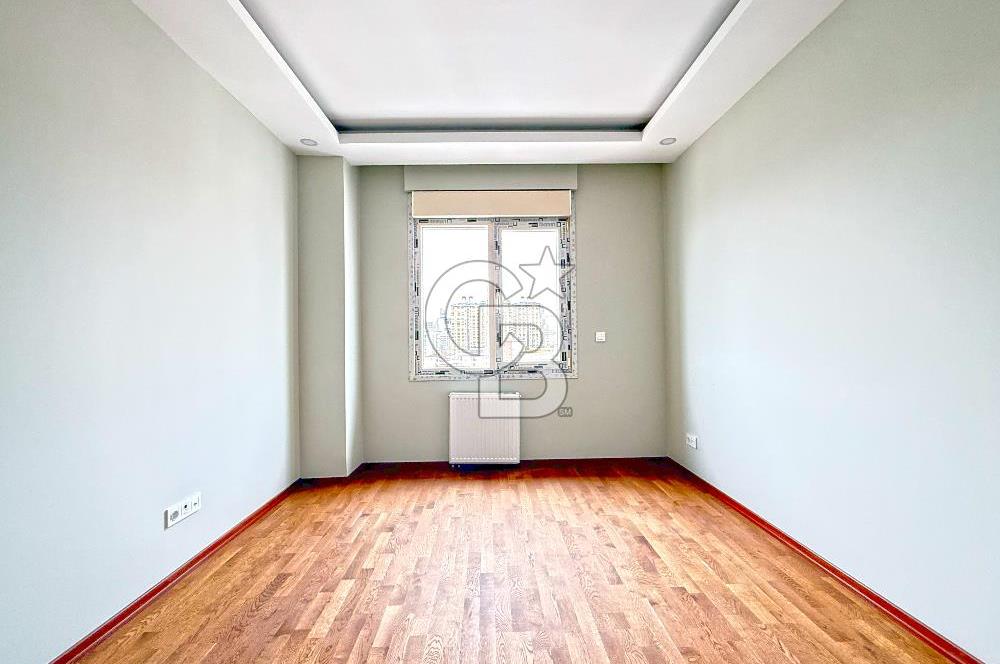 Kalamış Kolej Sokakta Deniz Manzaralı, Teraslı, 4+1 Daire