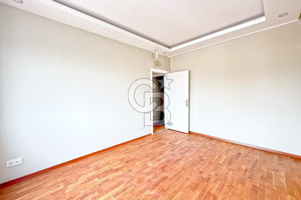 Kalamış Kolej Sokakta Deniz Manzaralı, Teraslı, 4+1 Daire