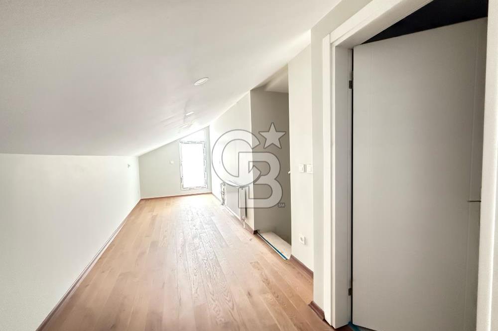 Kalamış Kolej Sokakta Deniz Manzaralı, Teraslı, 4+1 Daire