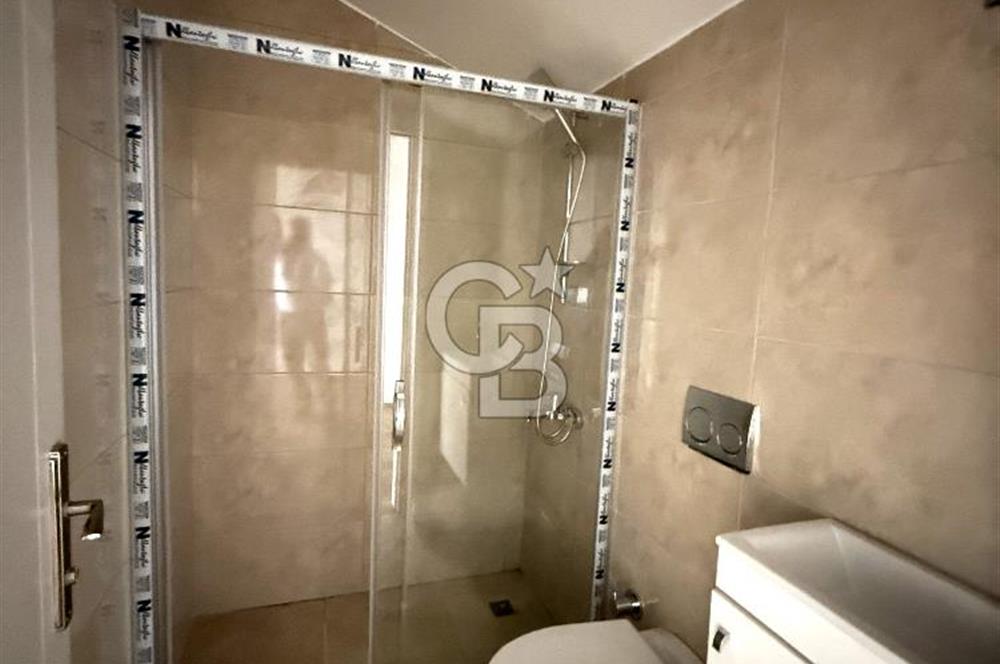 Kalamış Kolej Sokakta Deniz Manzaralı, Teraslı, 4+1 Daire