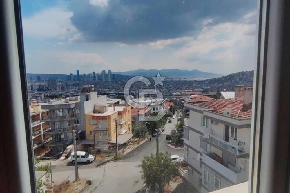 BORNOVA ATATÜRK MAHALLESİN DE DENİZ MANZARALI 2+1 SATILIK DAİRE