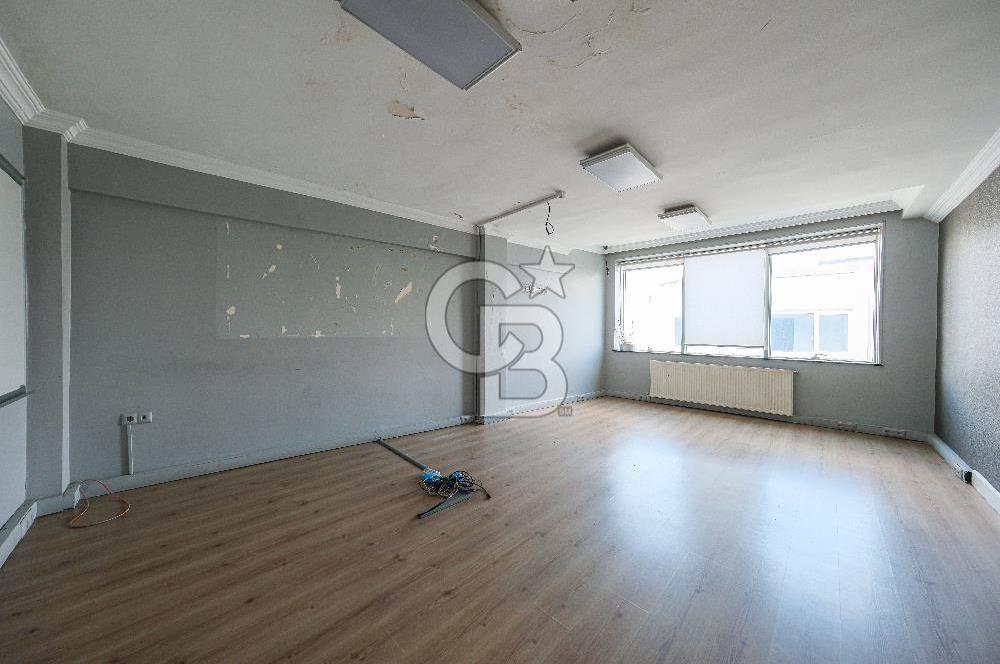 Beşiktaş Çarşı İçerisinde Deniz Manzaralı Kiralık Ofis 