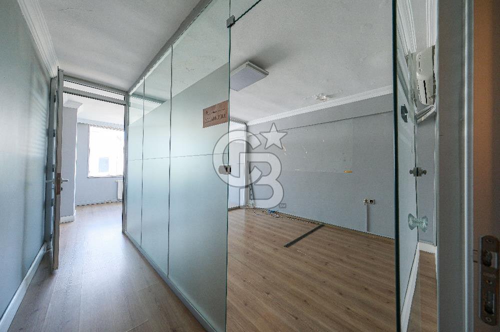 Beşiktaş Çarşı İçerisinde Deniz Manzaralı Kiralık Ofis 
