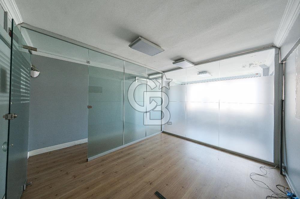 Beşiktaş Çarşı İçerisinde Deniz Manzaralı Kiralık Ofis 